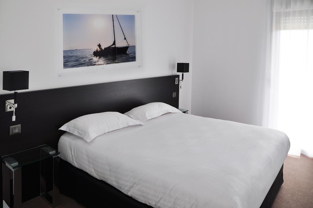 Golden Tulip Pornic Suites- Appart Hotel Экстерьер фото