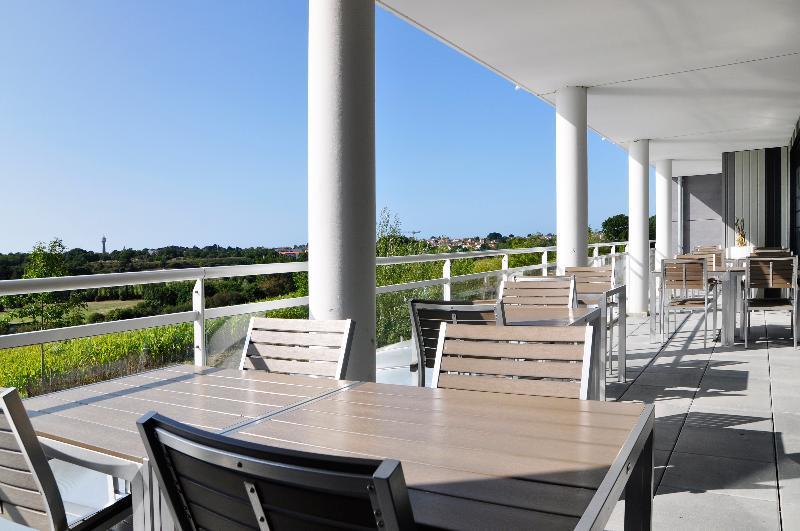 Golden Tulip Pornic Suites- Appart Hotel Экстерьер фото